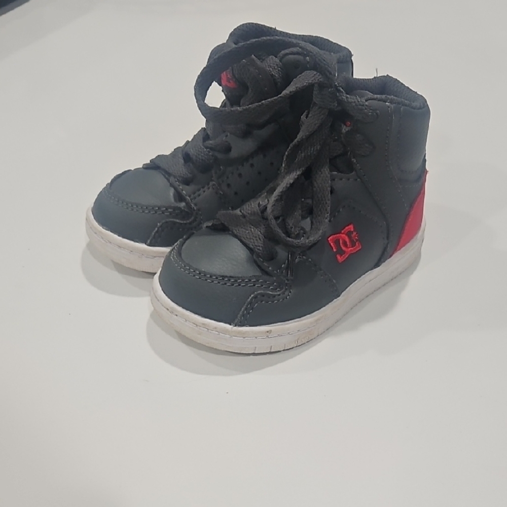 DC Kids Black and Red Hi Tops. Sz 6 Like New Toddler.